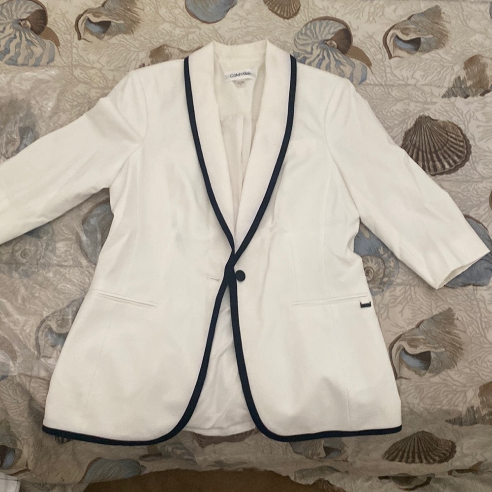Calvin Klein brand new jacket white. Size8.